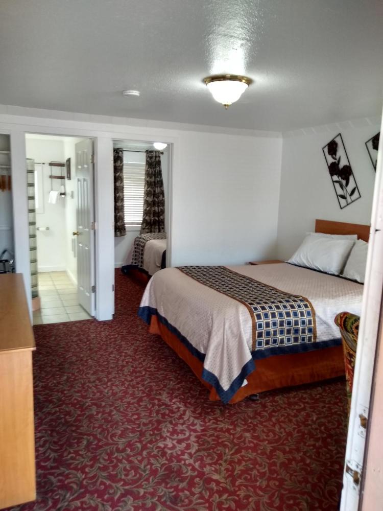 Queen Room with Two Queen Beds interior